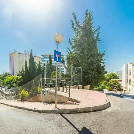 Casablanca 1 Con Jardin Privado * فوينخيرولا