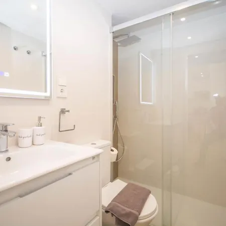 Casablanca 1 Con Jardin Privado * فوينخيرولا